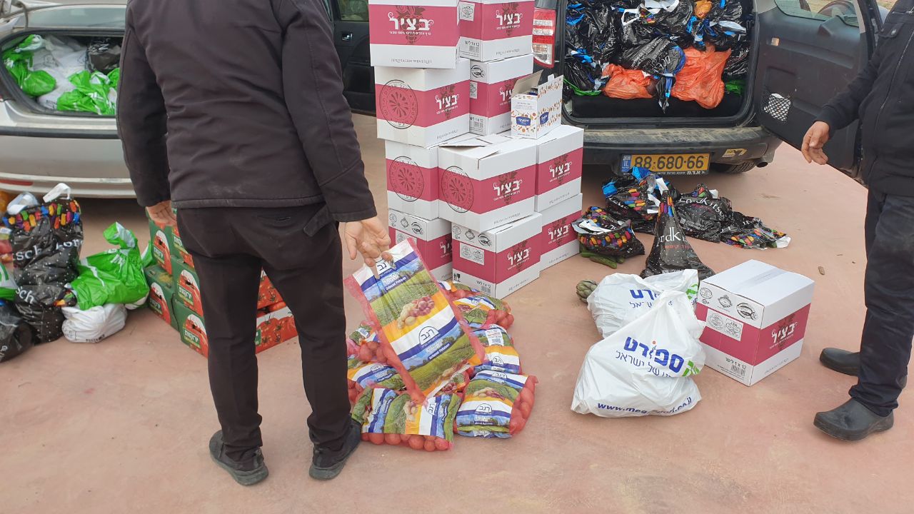 העמסת מוצרי מזון לרכבים